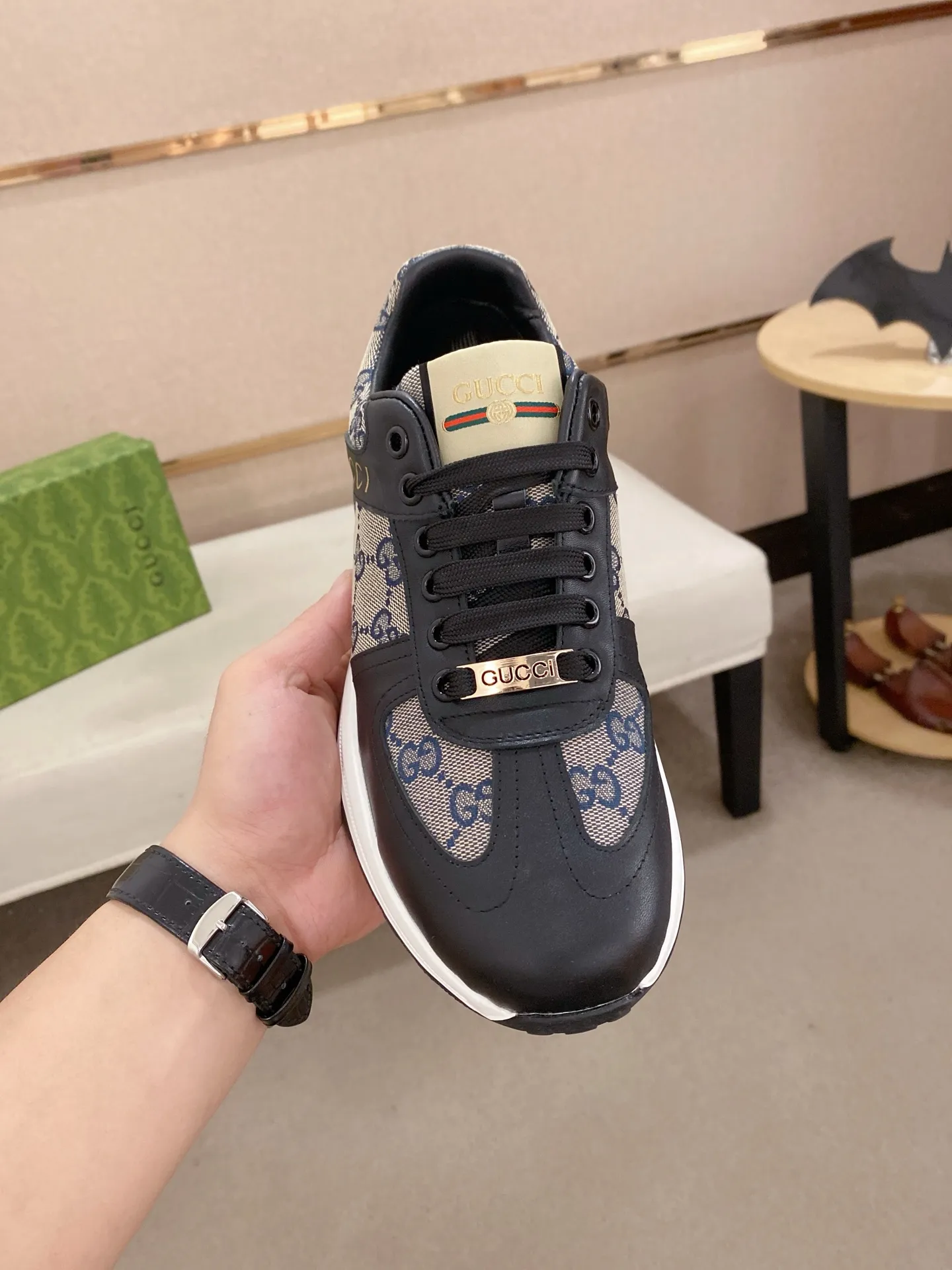 Men's clothing and shoes💰 400💰🇮🇹🇮🇹GUCCI (Gucci) top 🔍🔍 new models are on sale at the same time, the upper 🇮🇹 is imported Italian first-layer cowhide, the lining is fully imported sheepskin 💪💪, completely 1⃣️compared 1⃣️Reproduction🇮🇹💪💪, ⚠Sole: The original sole is specially provided by the original factory, the exclusive movable molded sole is super comfortable, ⚠Original factory follow-up goods, 🔍🔍high quality, you can enter and leave the counter at will, welcome to compare⚠. Code number: 38-44 (45 is custom-made and cannot be returned or exchanged)